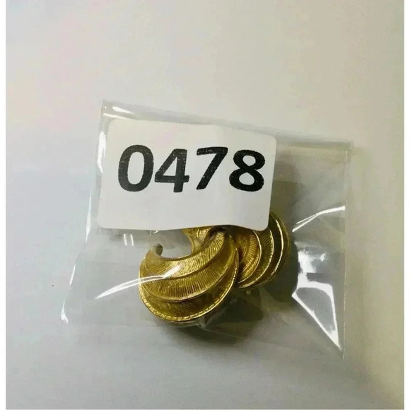 Vtg Crown Trifari Womens Gold-tone Signed Textured Geometric Clip-on Earrings OS - Picture 6 of 7